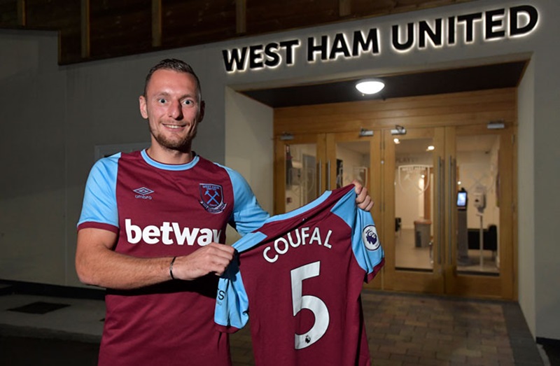 Vladimír Coufal chuyển tới West Ham, đánh đấu một bước đi mới trong sự nghiệp