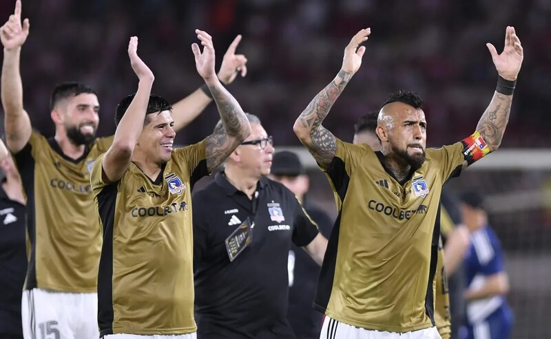 Đội Colo-Colo lập kỳ tích ngoạn mục