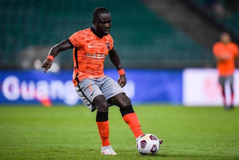 Frank Acheampong khuấy đảo hàng thủ đối phương